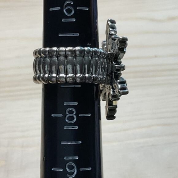 Vintage Silver-Tone Snowflake Stretch Ring With Rhinestone Accents - Picture 4 of 6